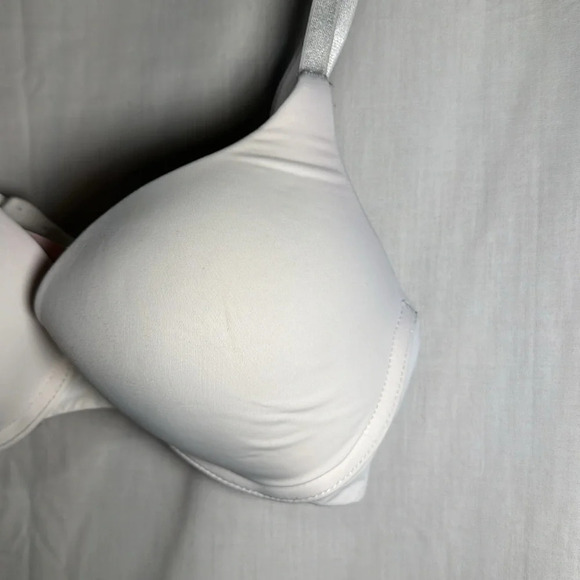 white Victoria's Secret tshirt push-up full coverage bra size 32C - Picture 2 of 6